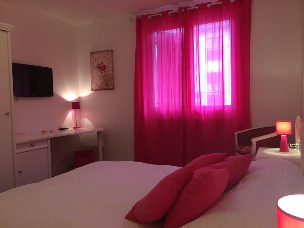 ג'רארדמר Hotel De La Paix חדר תמונה