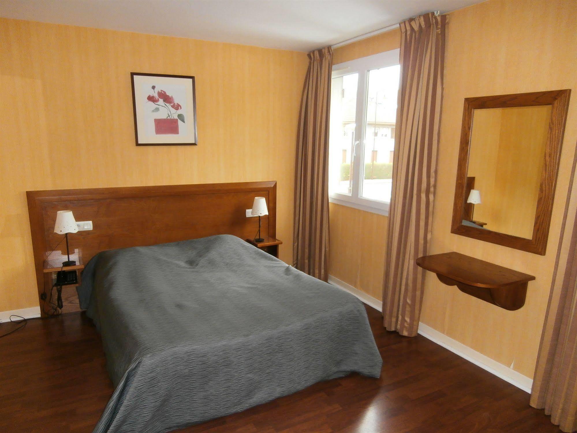 ג'רארדמר Hotel De La Paix מראה חיצוני תמונה